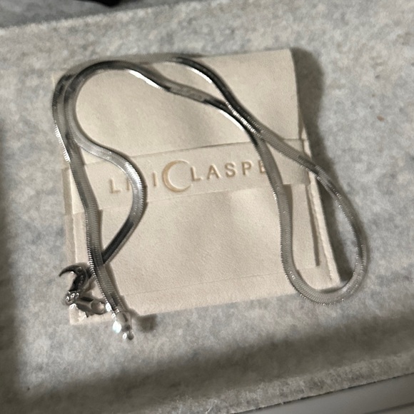 MEDIUM REGGIE CHAIN - Picture 3 of 3